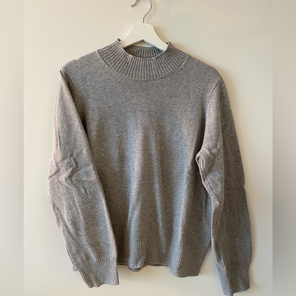 Light weight mock neck sweater